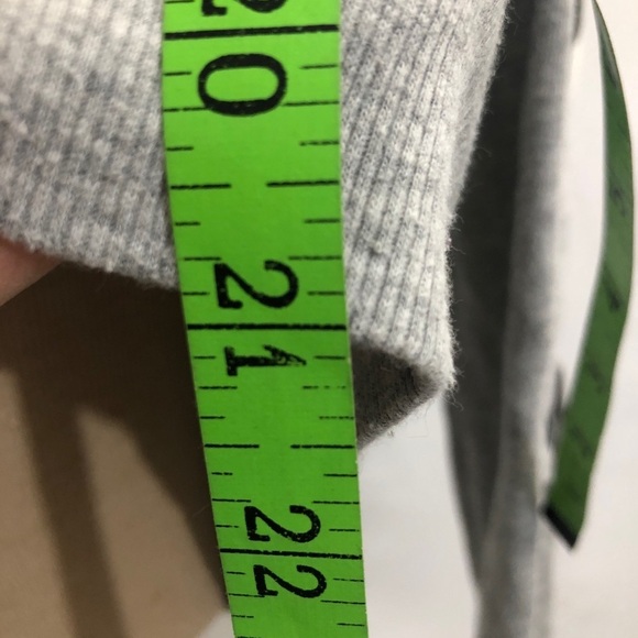 Womens Gray Justice Sweater. Size 14/16 - Picture 7 of 7